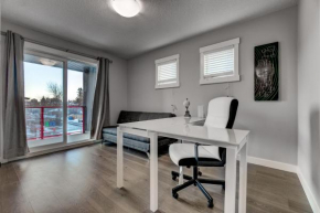 Three-Bedroom with Fireplace #41 Sunalta Downtown Calgary